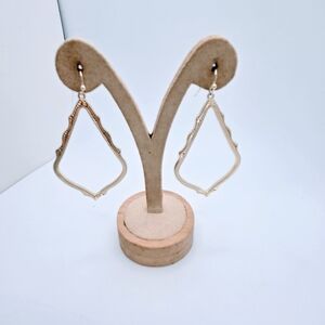 New KENDRA SCOTT SOPHIA GOLD TONE EARRINGS